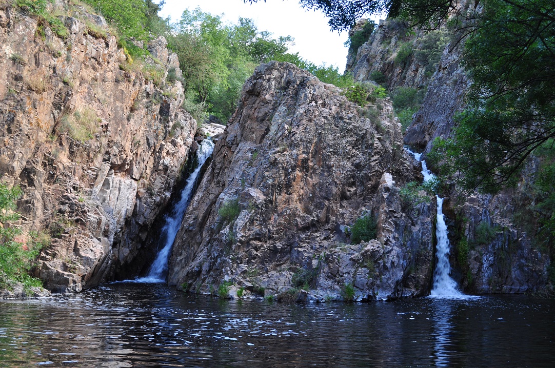 Caminantes en el sol